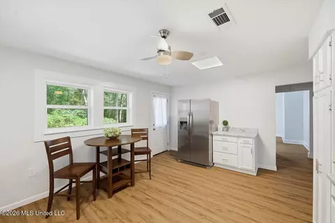 Dining - 415 E Pine Ave, Mendenhall, MS 39114 photo 1 of 4