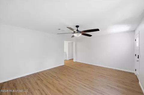 Living - 415 E Pine Ave, Mendenhall, MS 39114 photo 4 of 7