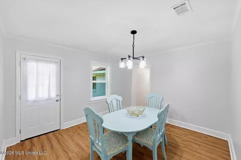 Dining - 415 E Pine Ave, Mendenhall, MS 39114 photo 3 of 4