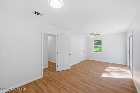 Living - 415 E Pine Ave, Mendenhall, MS 39114 photo 6 of 7