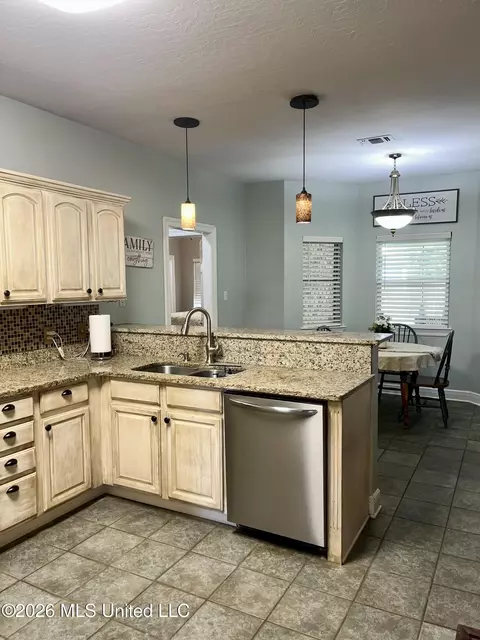 9248 Taylor Dr, Biloxi, MS 39532 photo 3