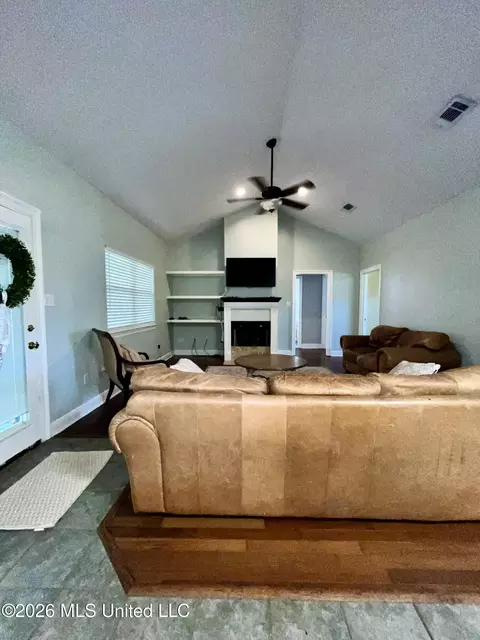 9248 Taylor Dr, Biloxi, MS 39532 photo 5