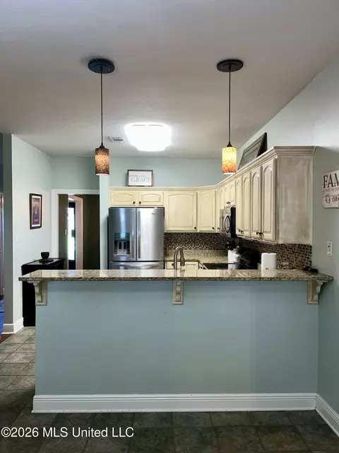 9248 Taylor Dr, Biloxi, MS 39532 photo 2