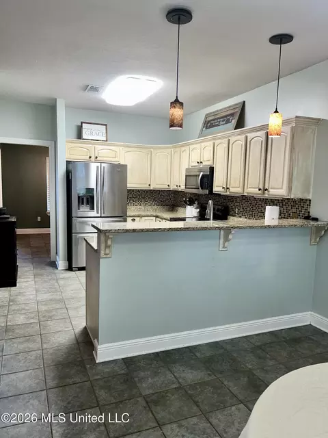 9248 Taylor Dr, Biloxi, MS 39532 photo 4