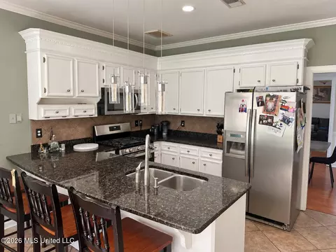 Kitchen - 806 Lindberg Ave, Natchez, MS 39120 photo 3 of 4