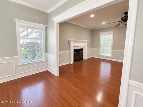 Living - 806 Lindberg Ave, Natchez, MS 39120 photo 6 of 6