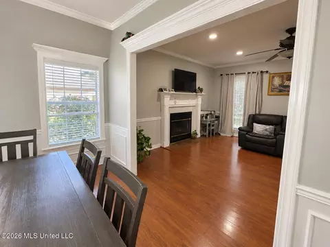 Living - 806 Lindberg Ave, Natchez, MS 39120 photo 5 of 6