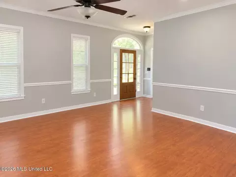 Living - 806 Lindberg Ave, Natchez, MS 39120 photo 4 of 6