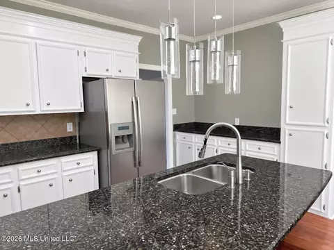 Kitchen - 806 Lindberg Ave, Natchez, MS 39120 photo 2 of 4