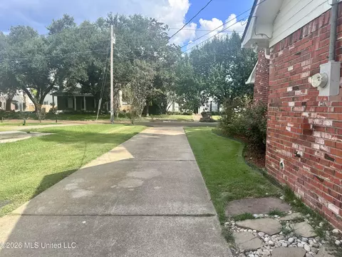 Exterior - 806 Lindberg Ave, Natchez, MS 39120 photo 3 of 7