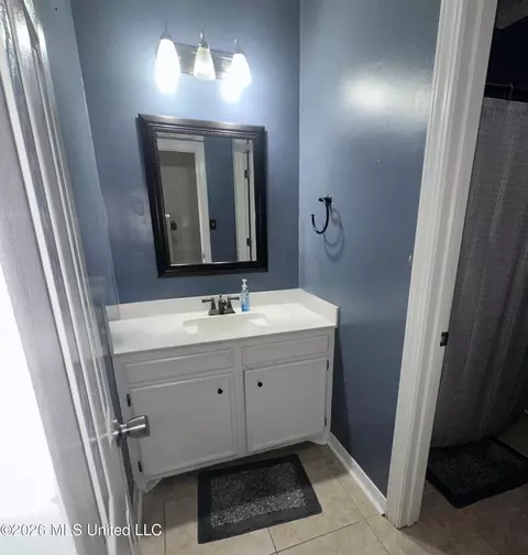 Bath - 806 Lindberg Ave, Natchez, MS 39120 photo 1 of 5