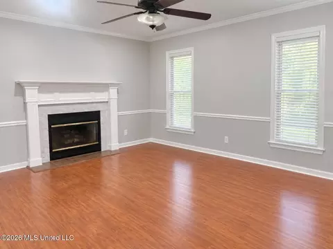 Living - 806 Lindberg Ave, Natchez, MS 39120 photo 3 of 6