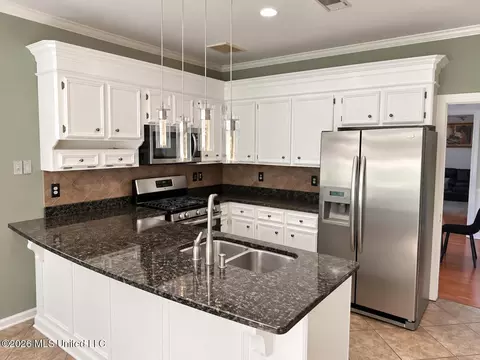 Kitchen - 806 Lindberg Ave, Natchez, MS 39120 photo 1 of 4