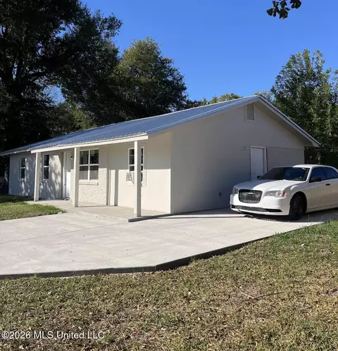 204 Perry Dr, Lyon, MS 38645 photo 2