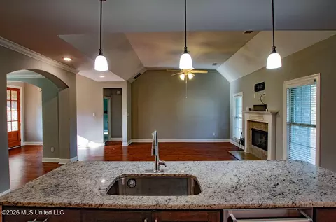 Living - 866 Craft Rd, Hernando, MS 38632 photo 3 of 3