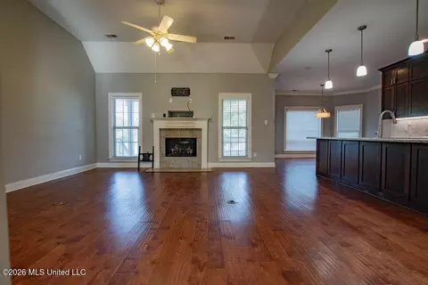 Living - 866 Craft Rd, Hernando, MS 38632 photo 1 of 3