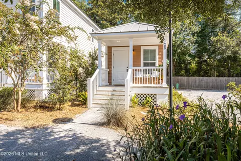 2207 Government St #25, Ocean Springs, MS 39564