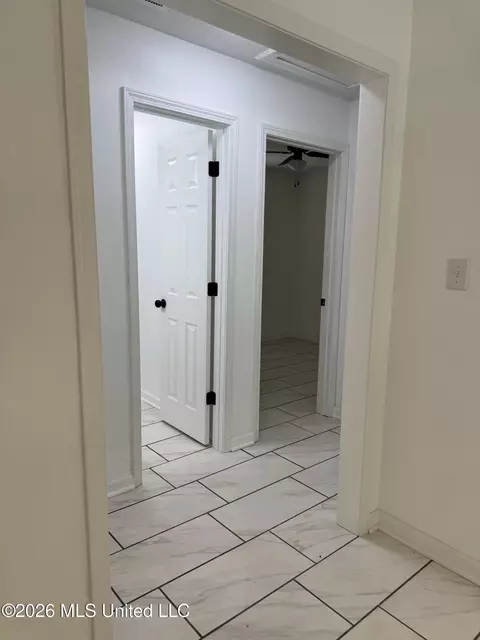 Entry Way - 905 8th St, Mccomb, MS 39648 photo 1 of 1