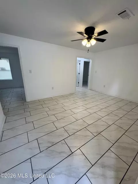 Living - 905 8th St, Mccomb, MS 39648 photo 1 of 2