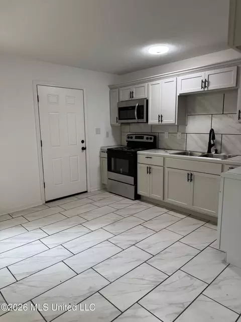 Kitchen - 905 8th St, Mccomb, MS 39648 photo 2 of 3