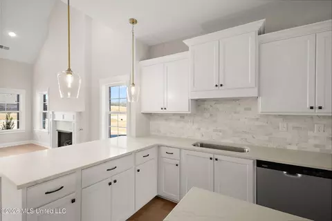 Kitchen - 297 Kason Scott Rd, Hernando, MS 38632 photo 2 of 2