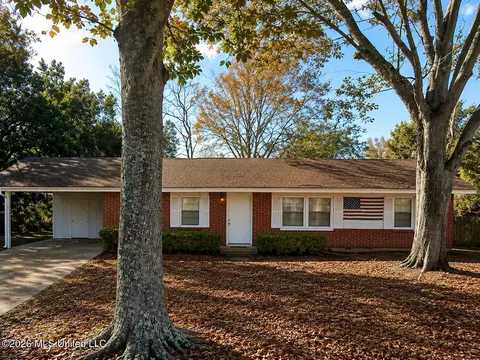 902 E Lafayette Ave, Pascagoula, MS 39567