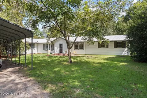 345 Balmoral Rd, Poplarville, MS 39470
