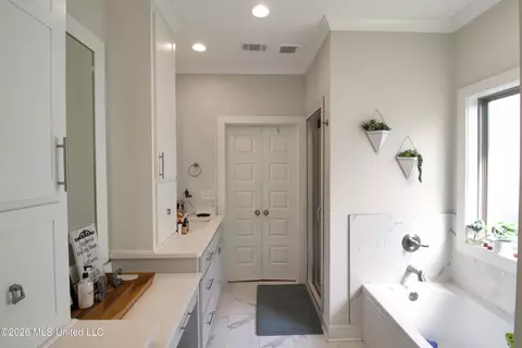Bath - 705 Glenwild Dr, Canton, MS 39046 photo 1 of 6