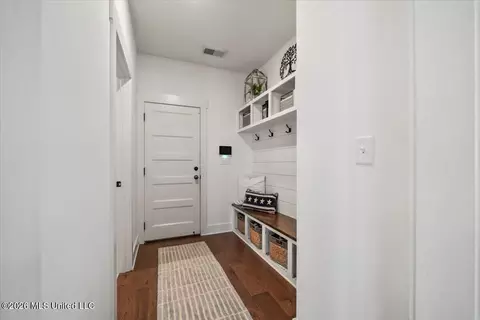 Entry Way - 2865 Walking Dog Ln, Nesbit, MS 38651 photo 7 of 7