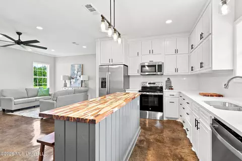 Kitchen - 3978 Morton-rankin County Line Rd, Morton, MS 39117 photo 2 of 3
