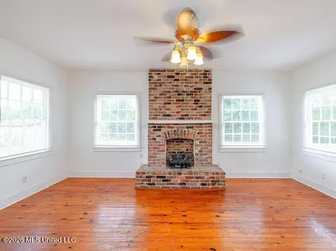Living - 9822 Main St, Goodman, MS 39079 photo 12 of 14