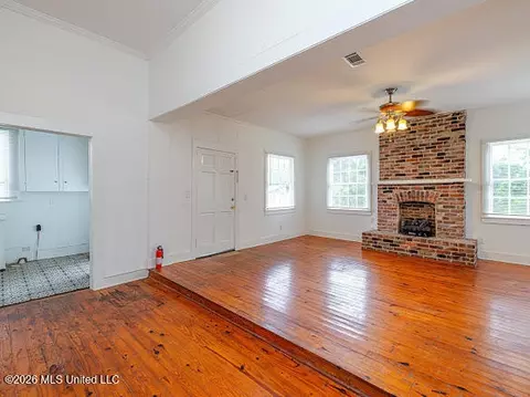 Living - 9822 Main St, Goodman, MS 39079 photo 13 of 14