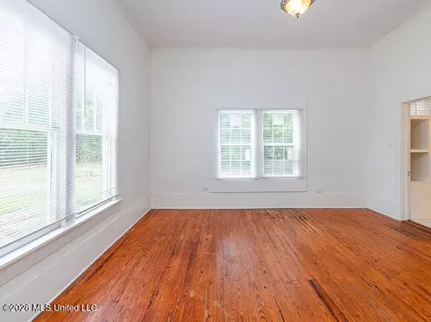 Living - 9822 Main St, Goodman, MS 39079 photo 6 of 14