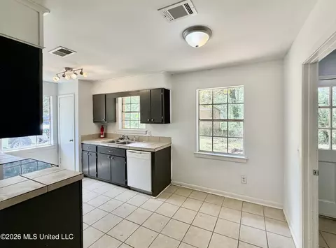 Kitchen - 106 Cumberland Ct, Brandon, MS 39047 photo 1 of 4