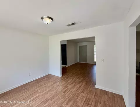 Living - 106 Cumberland Ct, Brandon, MS 39047 photo 1 of 3