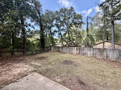 Exterior - 106 Cumberland Ct, Brandon, MS 39047 photo 6 of 6