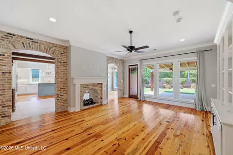 Living - 403 Huntington Pt, Brandon, MS 39047 photo 1 of 5