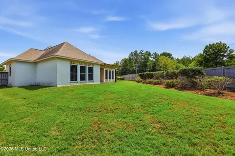 Exterior - 403 Huntington Pt, Brandon, MS 39047 photo 4 of 6