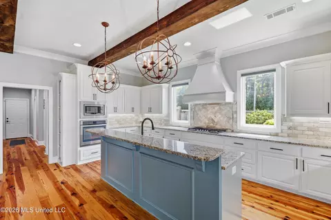 Kitchen - 403 Huntington Pt, Brandon, MS 39047 photo 4 of 4