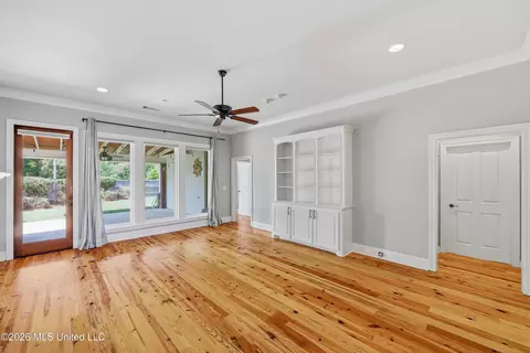 Living - 403 Huntington Pt, Brandon, MS 39047 photo 4 of 5