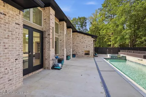 Exterior - 3 Carter Grv, Jackson, MS 39211 photo 2 of 17