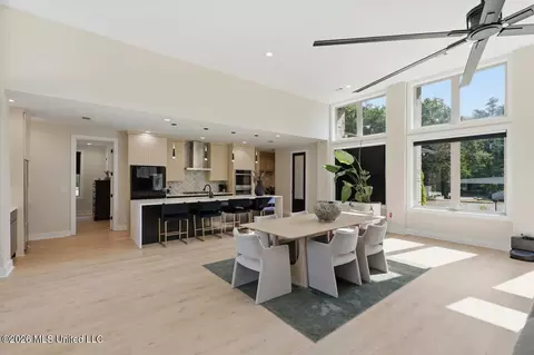 Dining - 3 Carter Grv, Jackson, MS 39211 photo 1 of 4