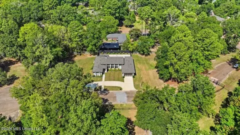 View/Area - 3 Carter Grv, Jackson, MS 39211 photo 2 of 5