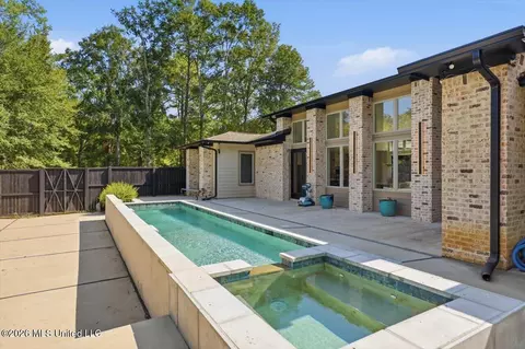 Exterior - 3 Carter Grv, Jackson, MS 39211 photo 4 of 17