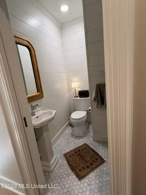 Bath - 2 Bingaman Ln, Natchez, MS 39120 photo 1 of 5