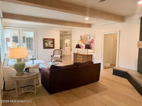 Living - 2 Bingaman Ln, Natchez, MS 39120 photo 4 of 4