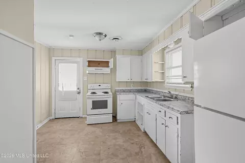 Kitchen - 1333 Maria Dr, Jackson, MS 39204 photo 1 of 1
