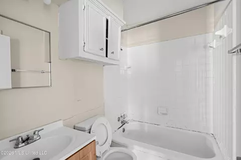 Bath - 1333 Maria Dr, Jackson, MS 39204 photo 1 of 1