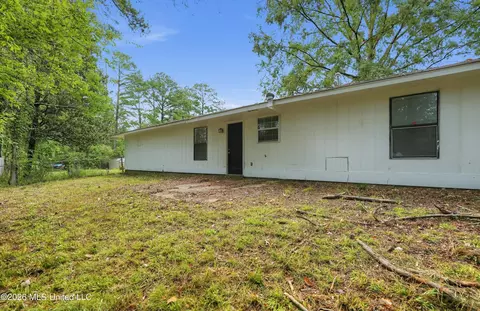 Exterior - 223 One Park Pl, Jackson, MS 39212 photo 2 of 3