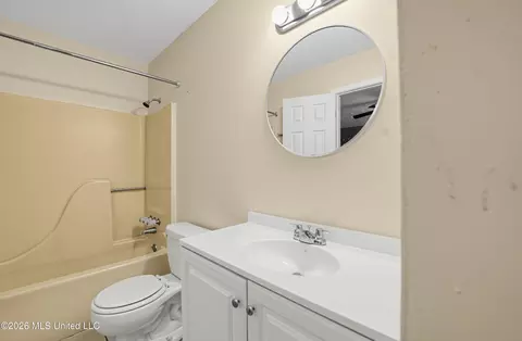 Bath - 223 One Park Pl, Jackson, MS 39212 photo 1 of 2
